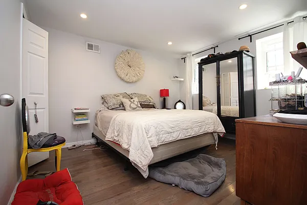 Rented by Nooklyn NYC LLC | media 17