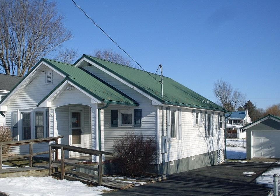 1st image of 107 2nd St