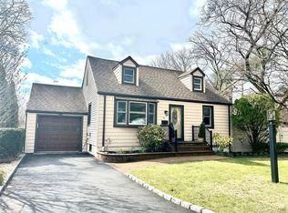 5 Slade Place, Bay Shore, NY
