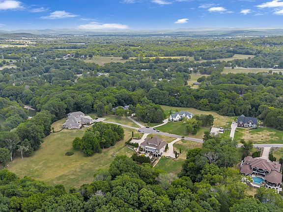 5th image of 3933 Lakebrook Dr
