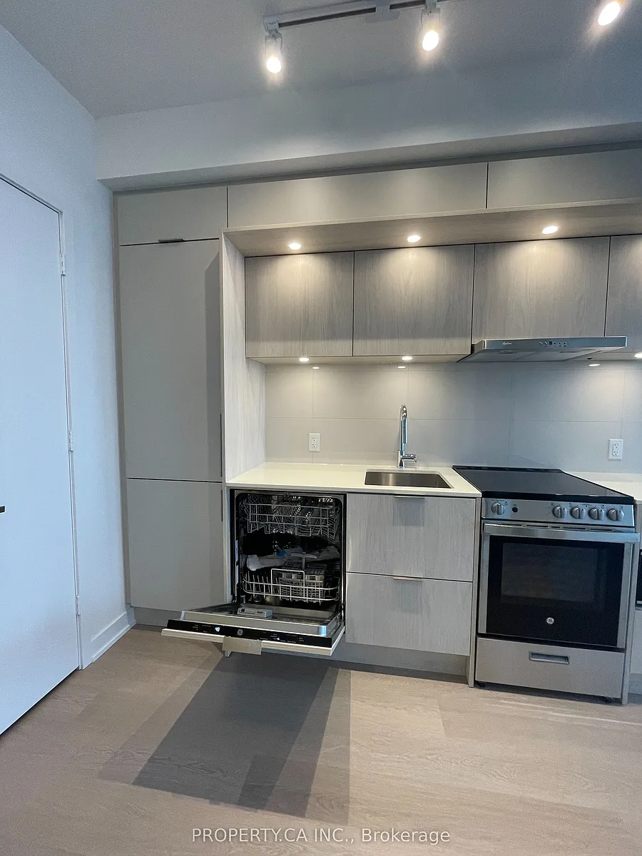 Building Photo - 448 Burnhamthorpe Rd W #3010