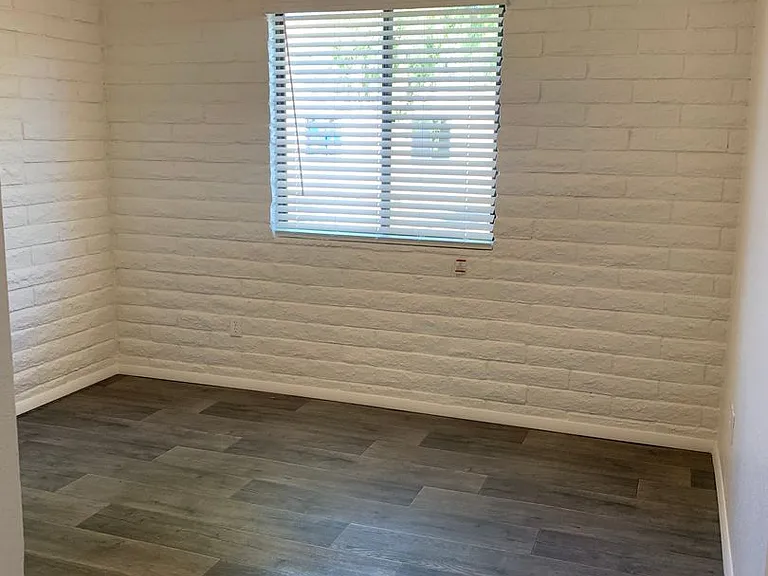 Taylor Heights Apartments — Photo 10