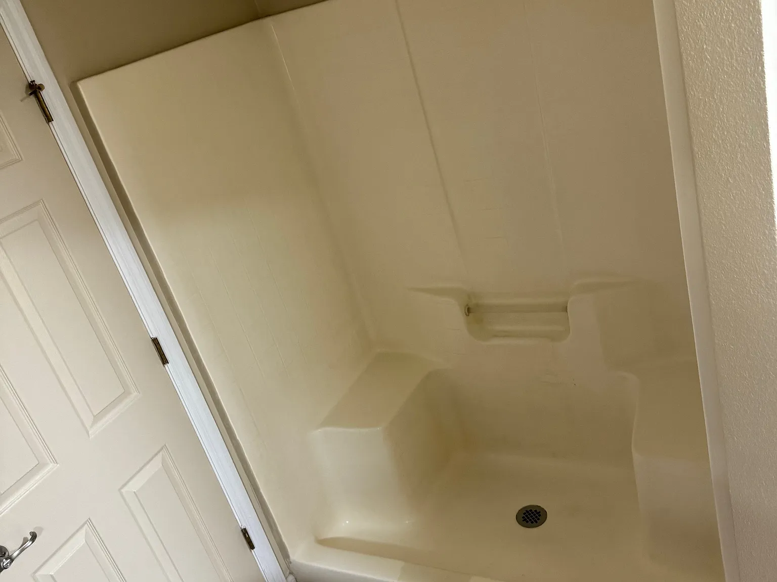 1 bed, 700 sqft, $1,300 — Photo 3