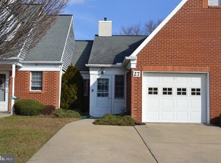 27 W Village Rd, Newark, DE 19713