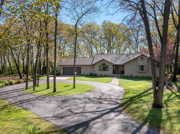 W3422 Golf Course Dr, Fond Du Lac, WI 54937