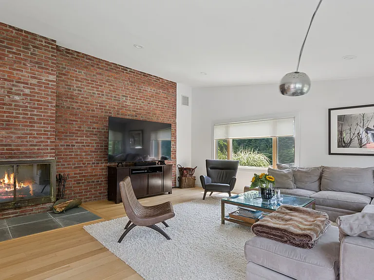 2 Pleasant Ave — Photo 10
