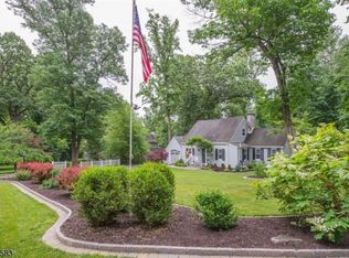 77 Tuttle Rd, Watchung, NJ 07069