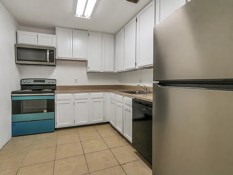 4017 Versailles Dr #4017F — Photo 8