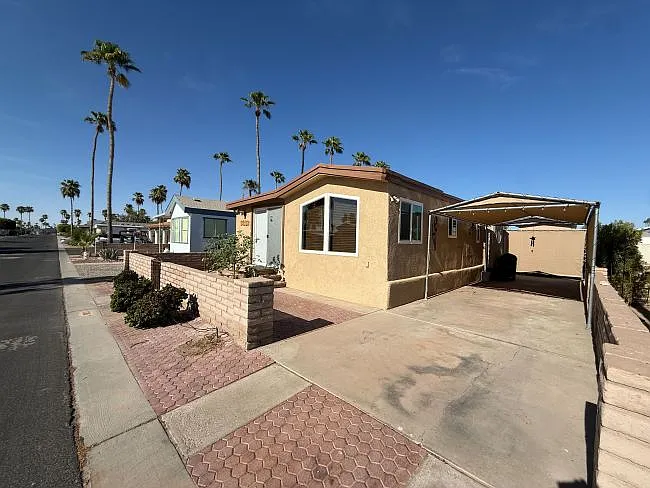 2 bed, 403 sqft, $1,400 — Photo 2