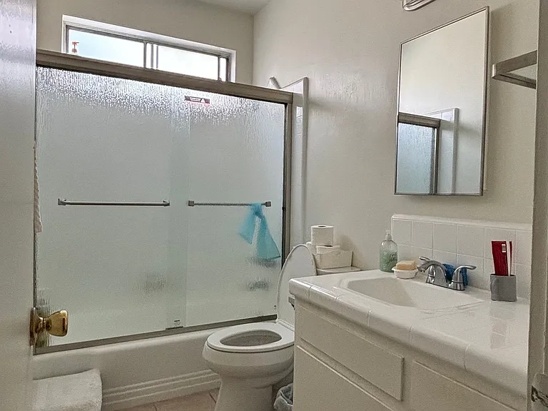 1317 N Mansfield Ave #8 — Photo 8