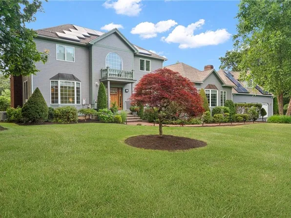 500 Congdon Dr, South Kingstown, RI 02879