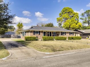 1208 Cindy Ln, Cleburne, TX 76033