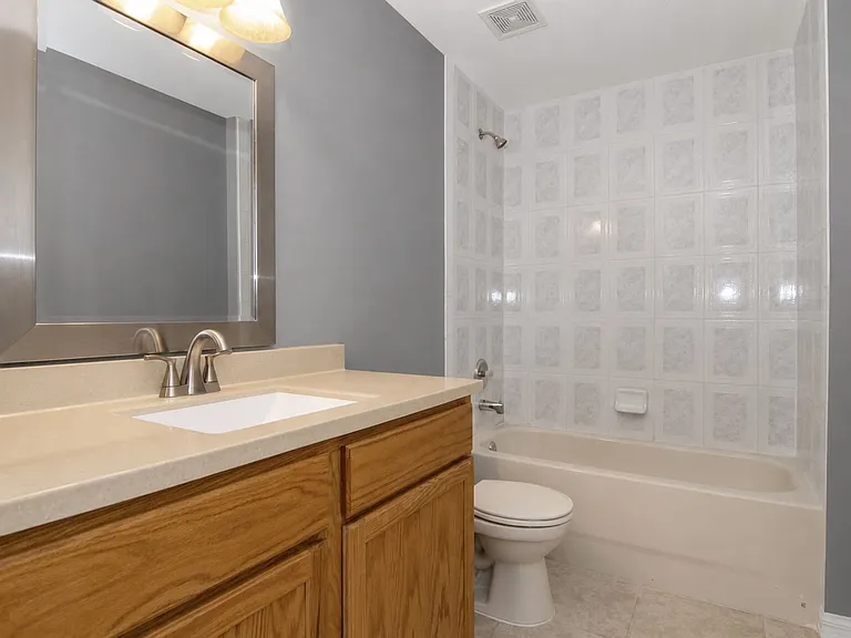 402 Bridgewater Ct — Photo 10