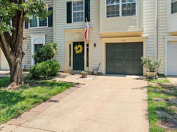 3rd image of 202 Park Brook Ct