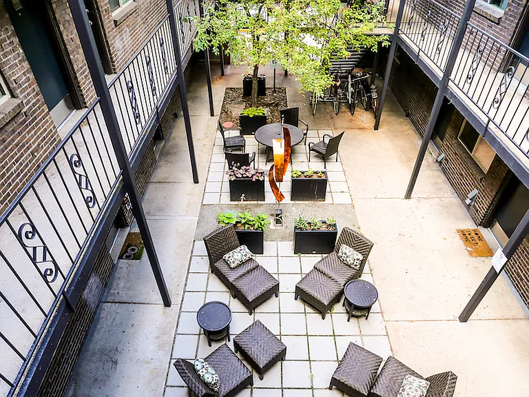 South Washington St Apts — Photo 7