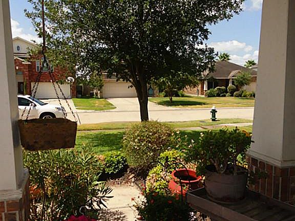 3rd image of 7327 Roundrock Park Ln