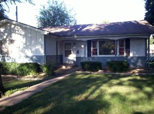 104 N 1st Ave, Chenoa, IL 61726