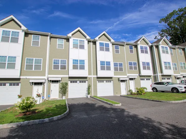 5 Laurel Hill Ct #5, Brookfield, CT 06804