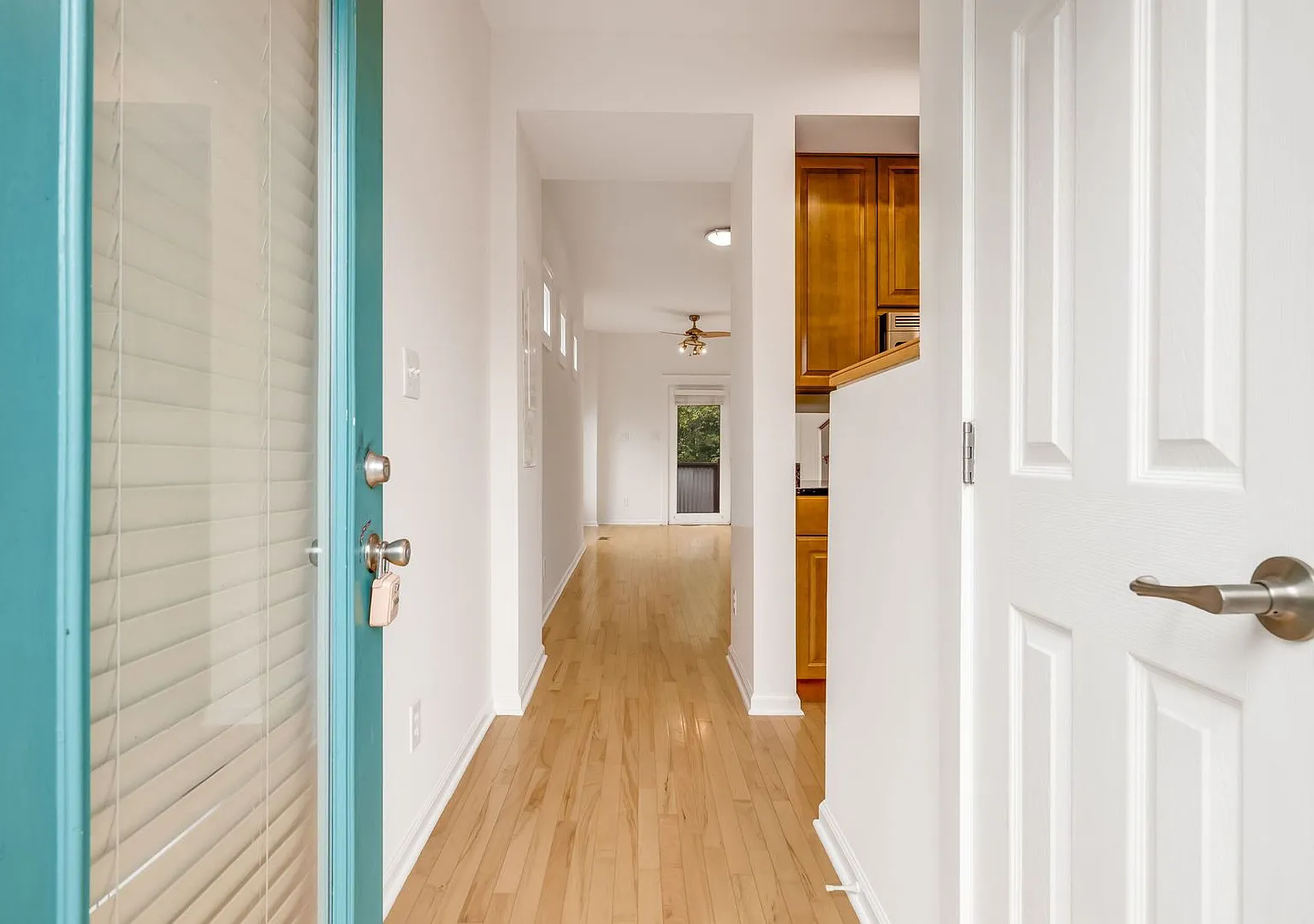 Beautiful 2-Bedroom Townhome off Haywood Road — Photo 3