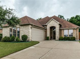 2731 Meadow Lake Dr, Grand Prairie, TX 75050
