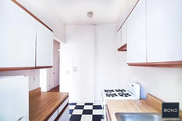 Rented by Bond New York | media 11