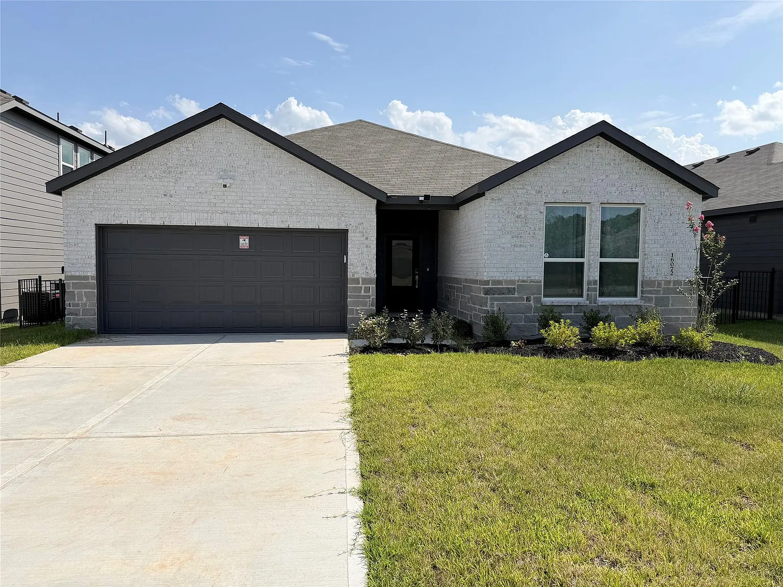 4 bed, 3.0 bath, $2,200 — Photo 1