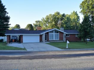 108 Lakeside Dr, Bethalto, IL