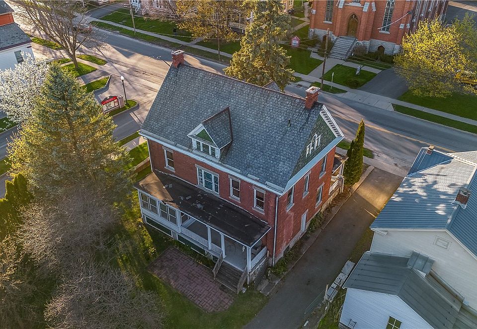 40th image of 616 E Main St