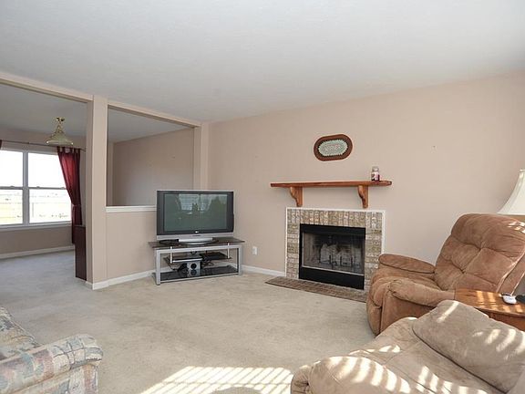 3rd image of 1119 Highland Lake Way