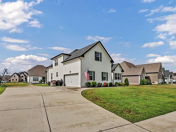 3rd image of 1115 Chagford Dr