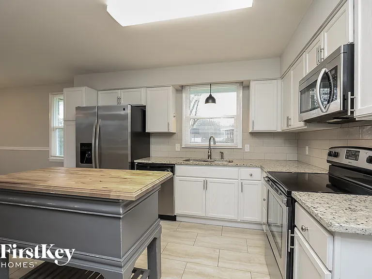 159 Wessington Pl — Photo 7