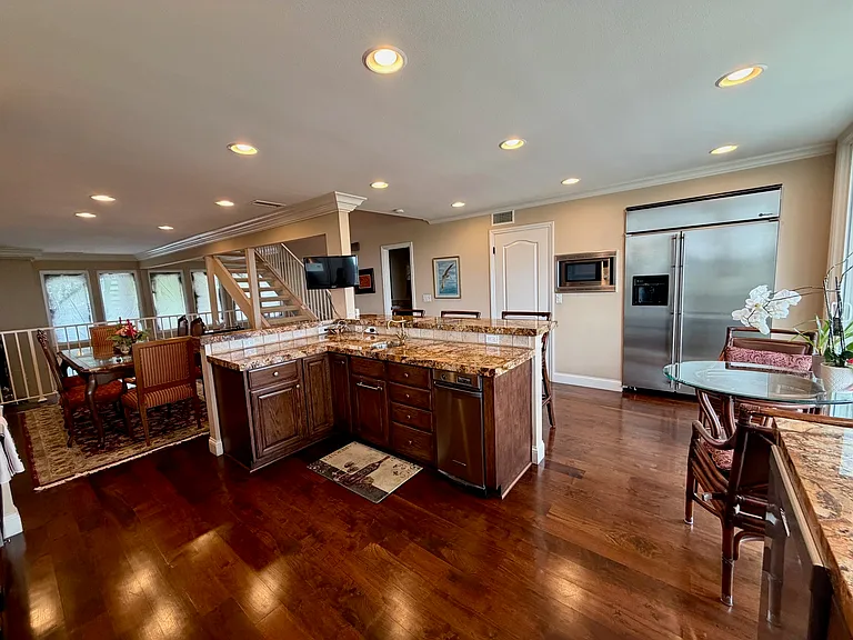 16397 Forest Hills Ln — Photo 3