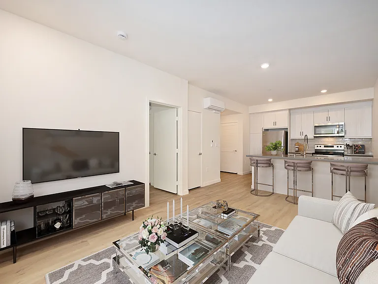 The Commodore Apartments — Photo 5
