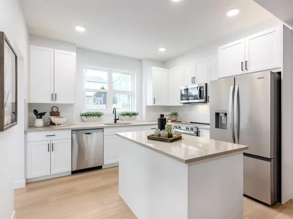 1510 S Rangeview Dr SE, Calgary, AB T3S 0G9