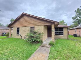 1615 Hazelwood St, Conroe, TX