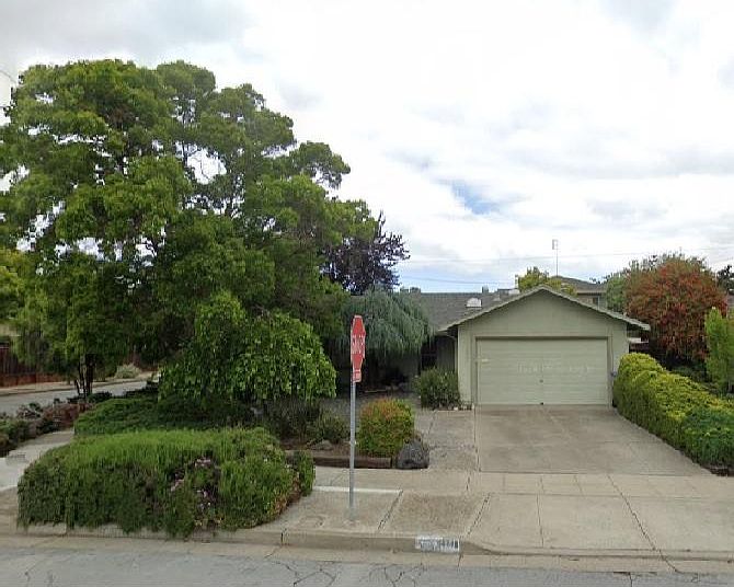 1st image of 4891 Grimsby Dr