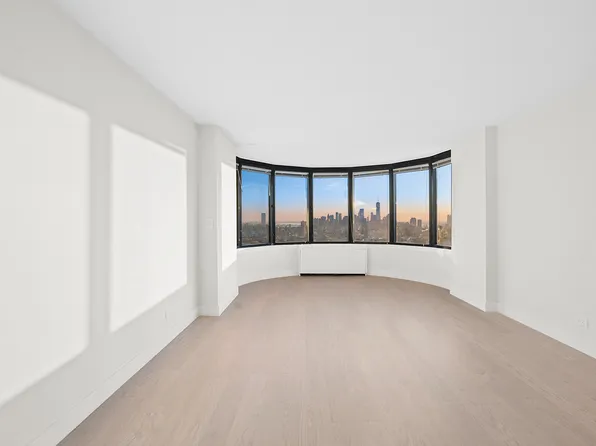 330 East 38th Street image 1 of 5