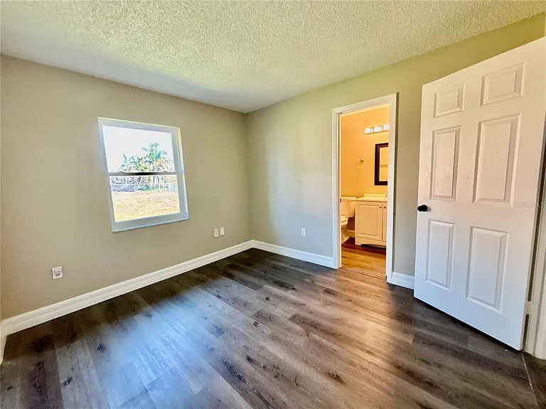504 Blackbird Ln — Photo 13