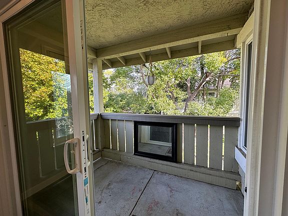 5th image of 1035 Delna Manor Ln