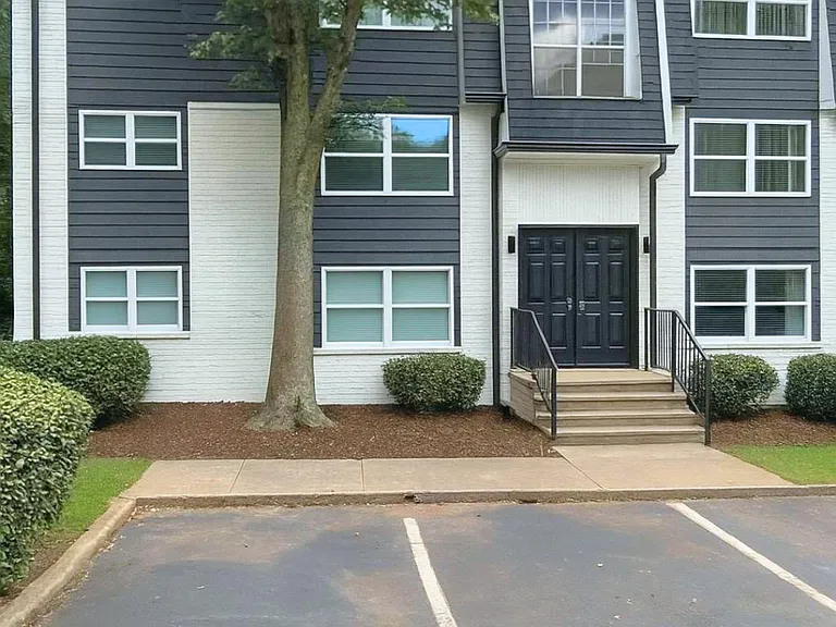 Skye at East Lake — Photo 12
