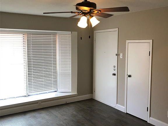 4th image of 2101 Oakhurst Dr Unit B