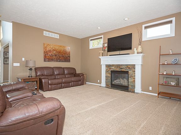 4th image of 6108 N 165th St