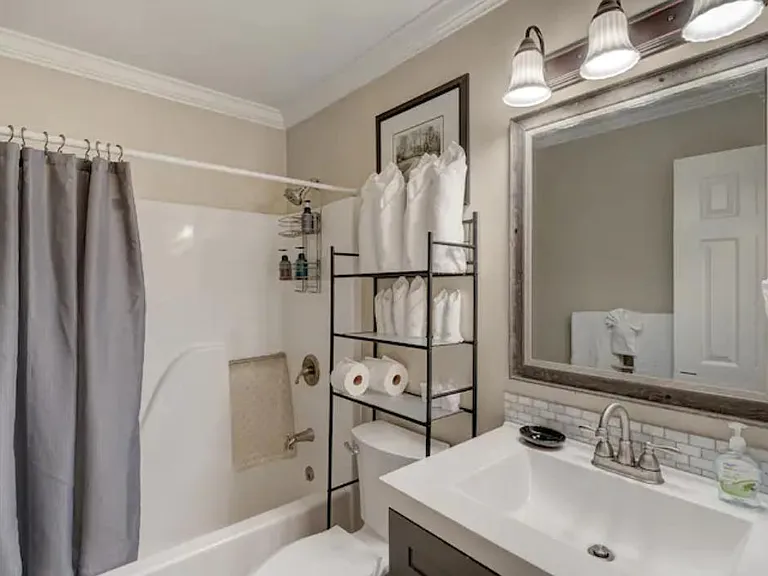 2225 Summit St #1 — Photo 7