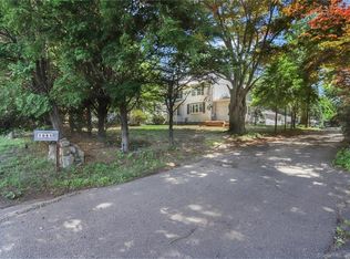 5086 Main St, Trumbull, CT 06611