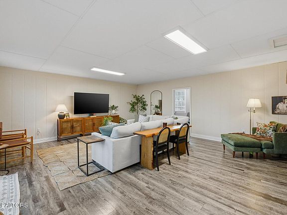 4th image of 705 Ike Ln