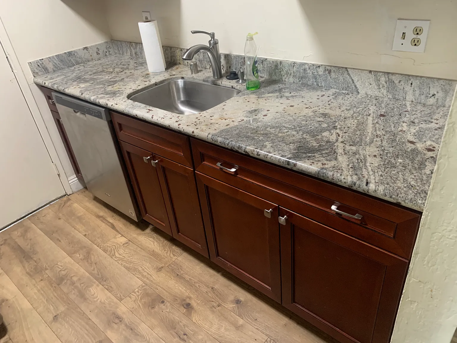 2 bed, 1.5 bath, 877 sqft, $2,500 — Photo 3