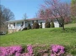 450 Hatmaker Ridge Rd, Jacksboro, TN 37757