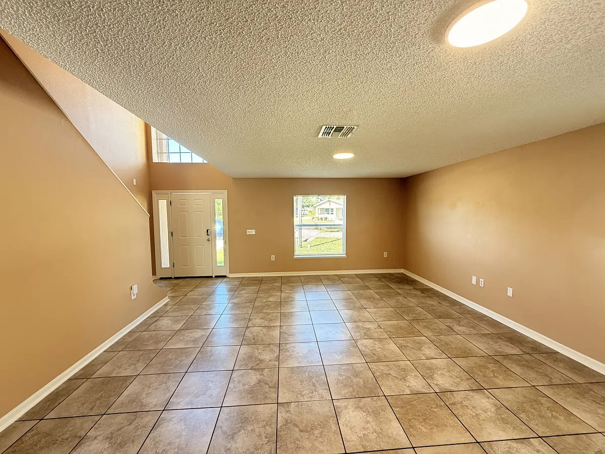 Building Photo - 4 Princess Geraldine Pl
