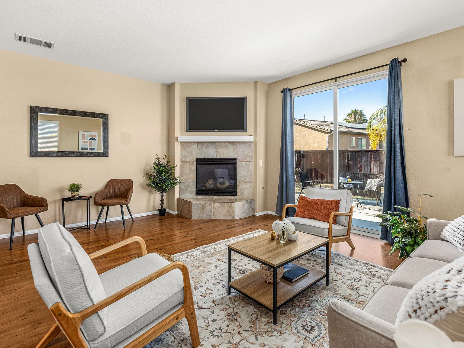 3 bed, 1640 sqft, $3,000 — Photo 3