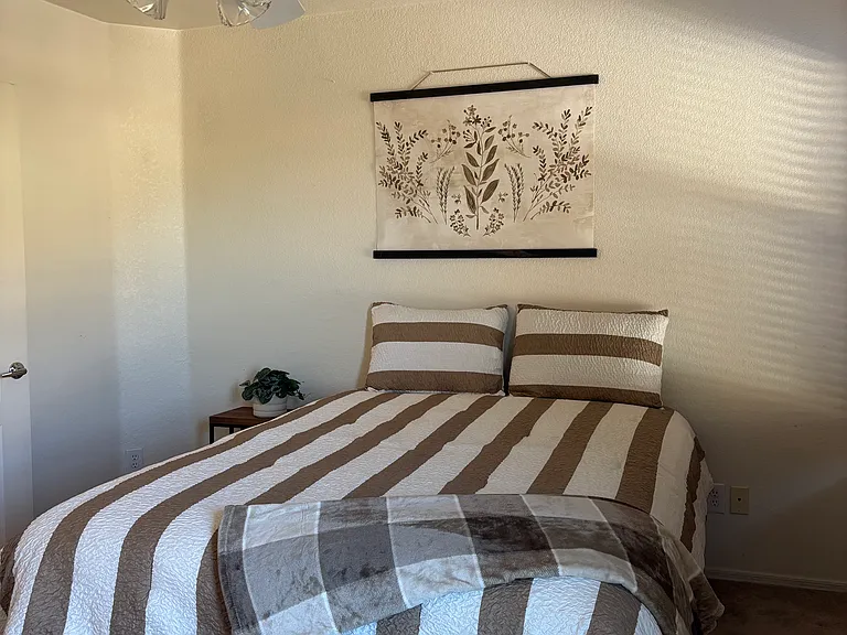 1552 W Beantree Ln — Photo 9
